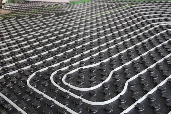 Das Athe-Fix System - Ein Trockenbausystem für die Fußbodenheizung mit begrenzten Aufbauhöhen - Schwarz